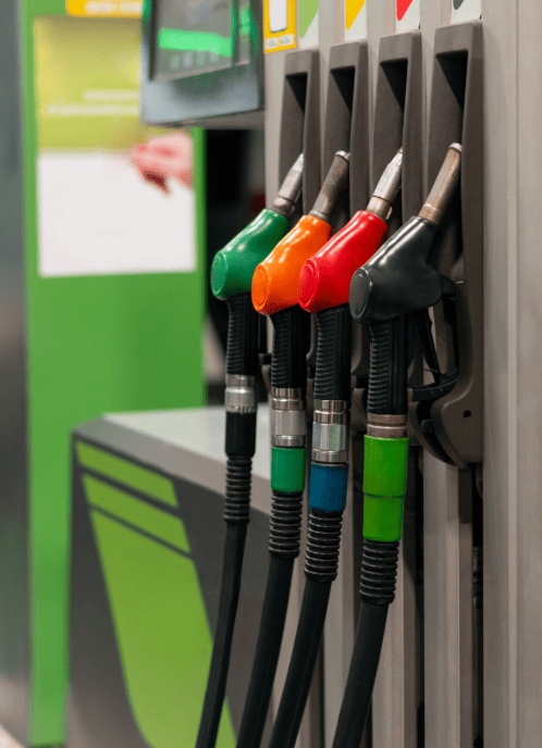 Pompes à carburant représentant la réduction et l’optimisation des coûts carburant d’une flotte.